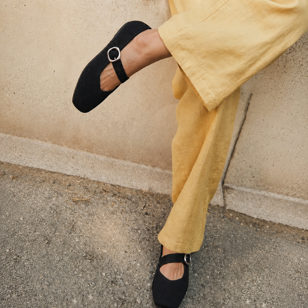 Comfeez™ Wide Toe Comfort Flats